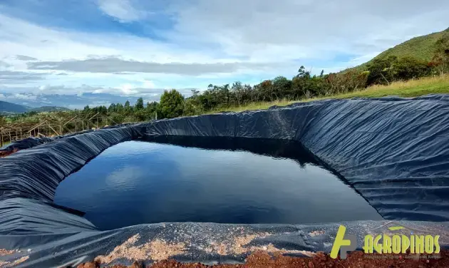 Reservorios de agua con geomembrana